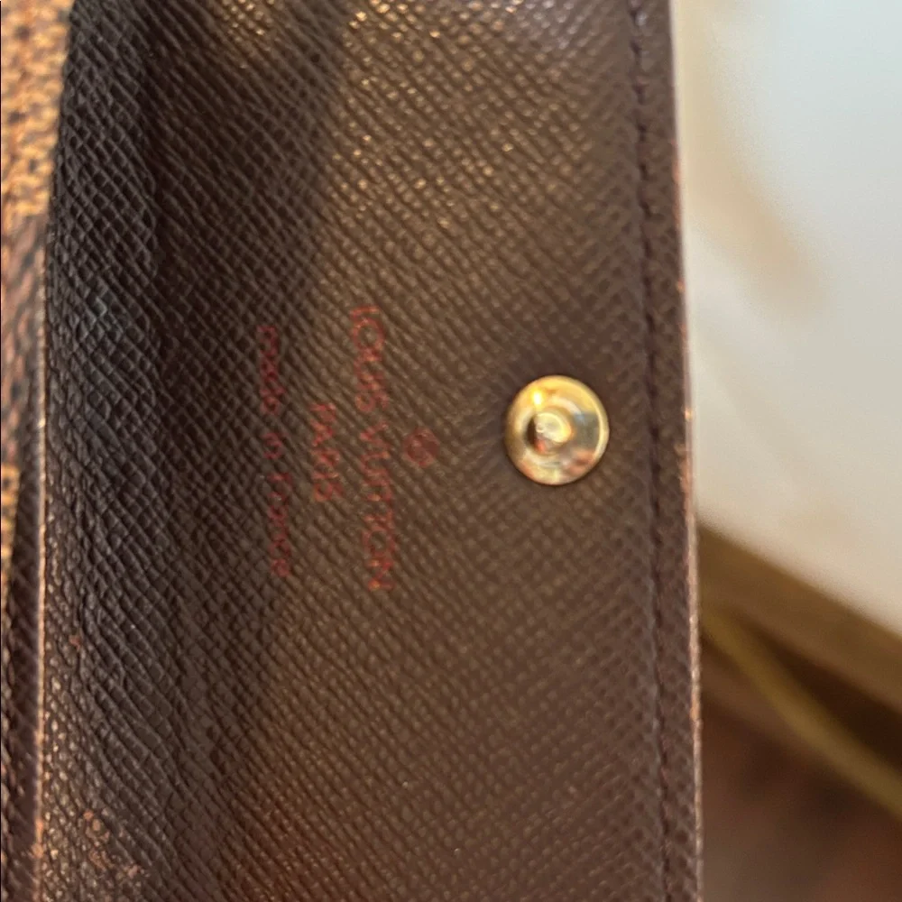 Louis Vuitton Checkered Key Holder with Gold Accent - Picture 14 of 15